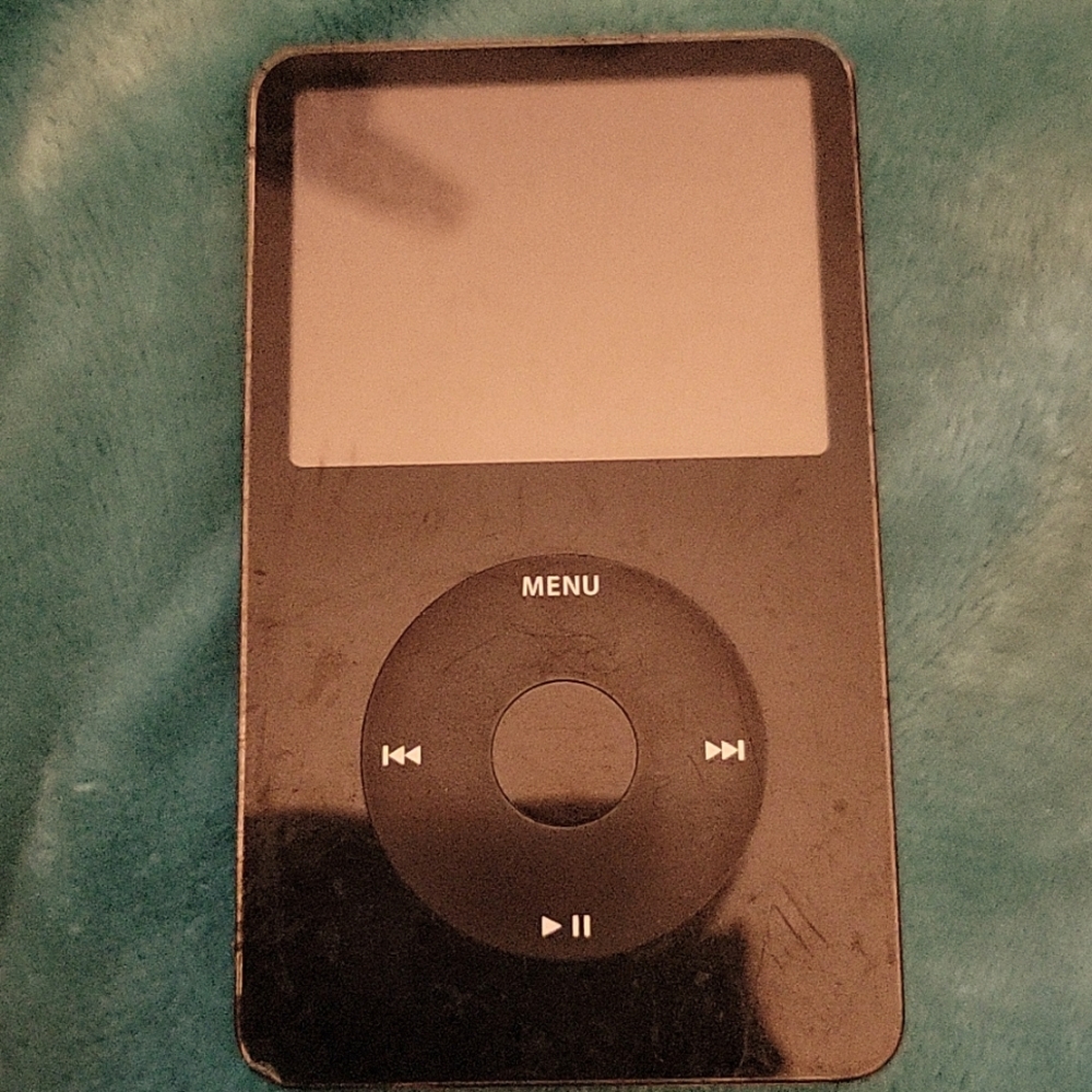 Apple IPod Classic 5th GEN 30GB DATA Portable Audio & Video Player